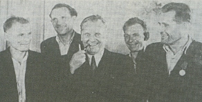 Udarnici s maršalom Jugoslavije Josipom Brozom Titom - Nikola Škobić i Alija Sirotanović Udarnici s maršalom Jugoslavije Josipom Brozom Titom - Nikola Škobić i Alija Sirotanović